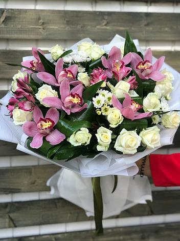 Букет цветов из: Розы и Хризантемы в Евсино