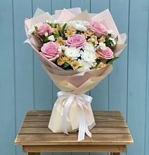 Букет цветов из:  Гвоздики, Орхидеи и Розы в Евсино