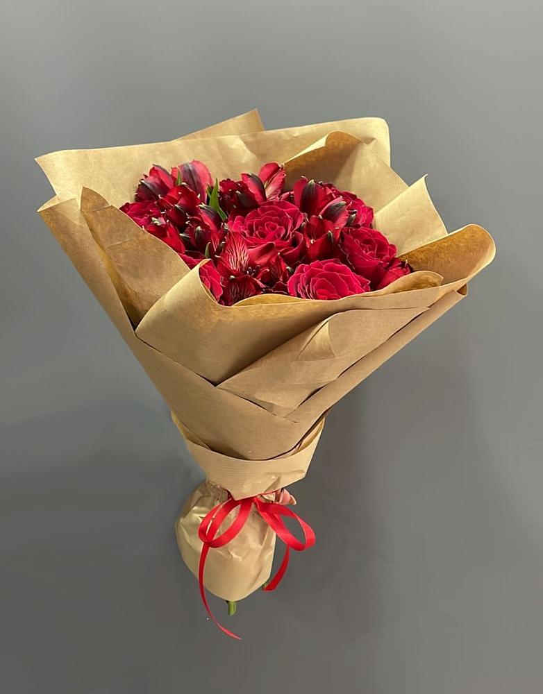 Букет цветов из: Альстромерии и Розы в Евсино