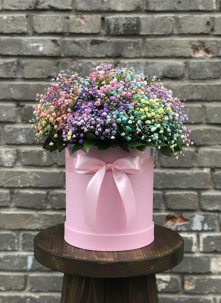 Цветочная композиция из Гипсофила и Розы в шляпной коробке в Евсино