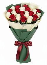 Букет Микс из красных и белых роз в Евсино