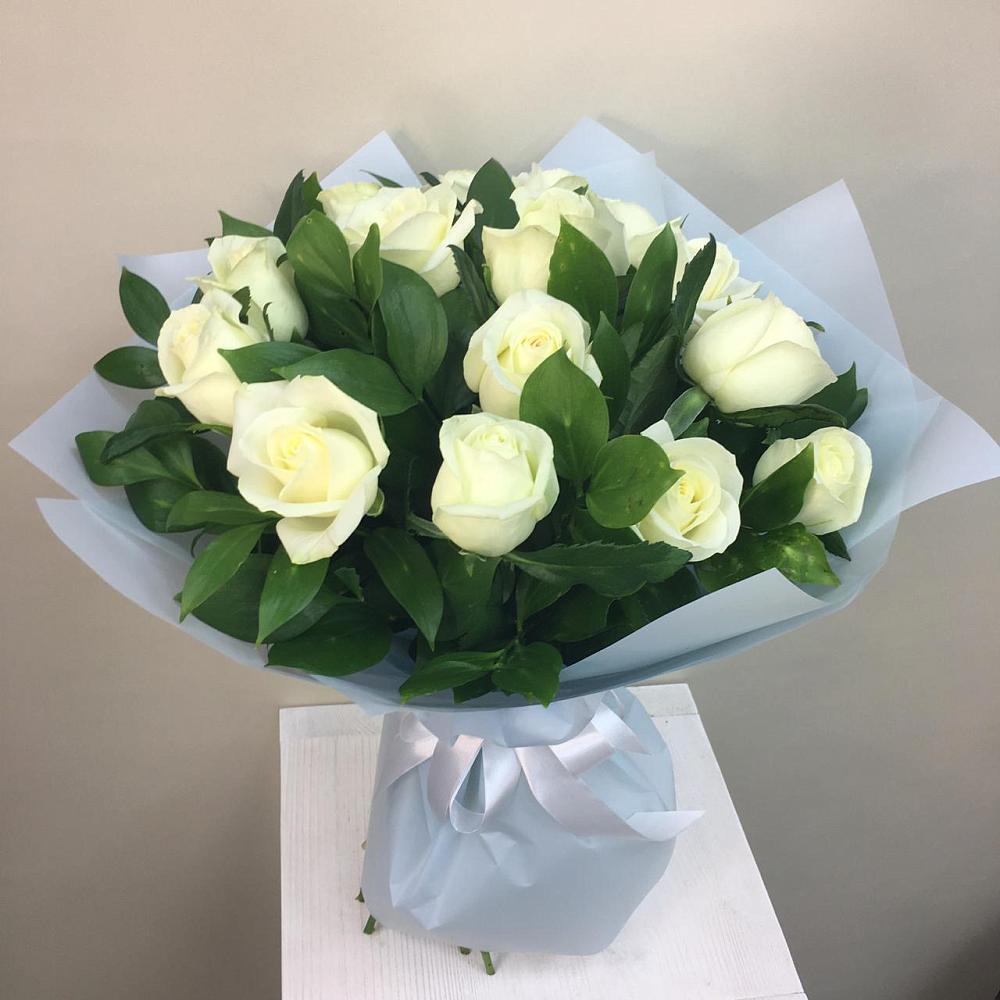 Букет 15 Белых роз Проуд в Евсино