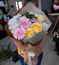 Букет цветов из:  Герберы, Розы и Хризантемы в Евсино