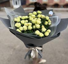 Букет Белые кустовые розы Солинеро в Евсино