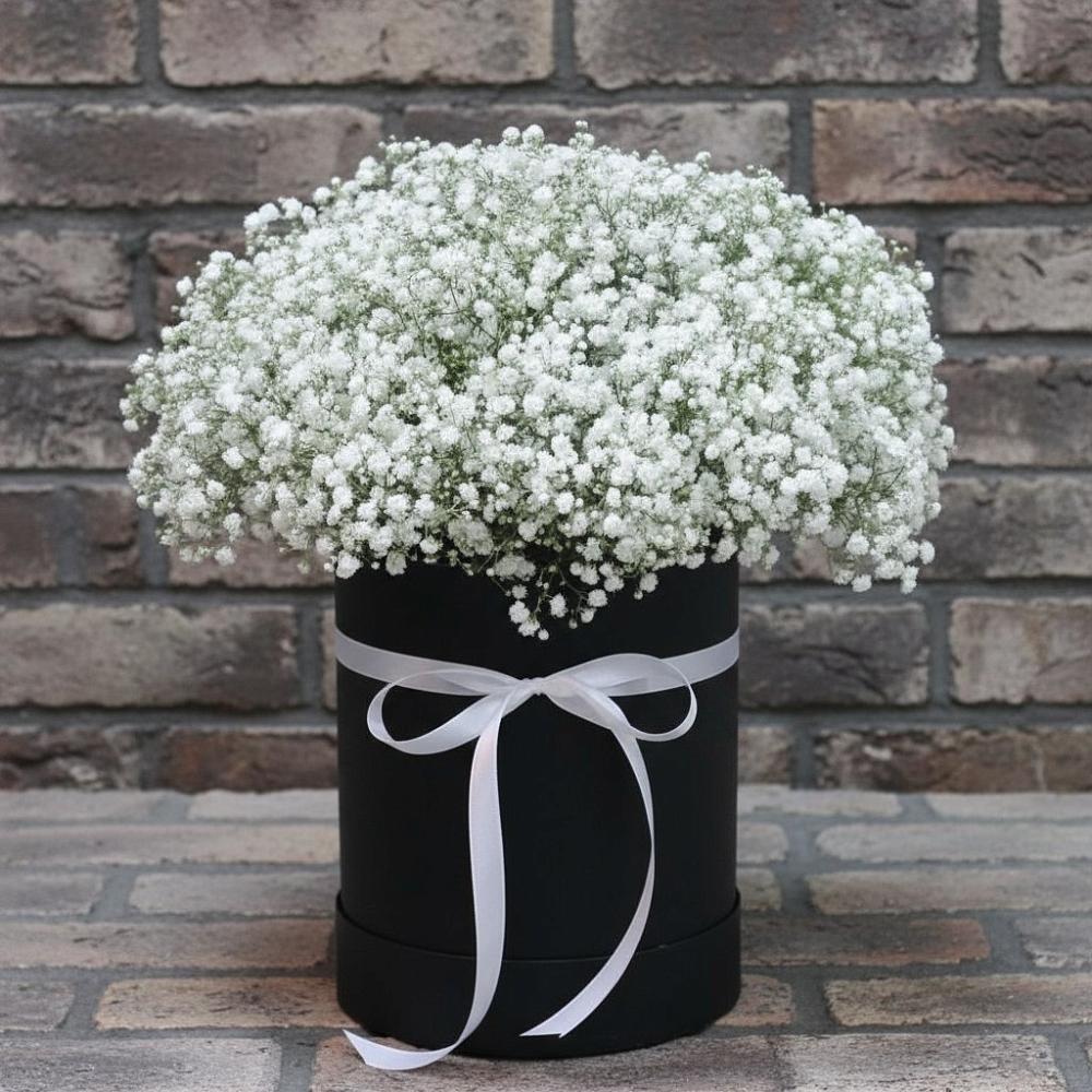 Цветочная композиция из Гипсофила в шляпной коробке в Евсино