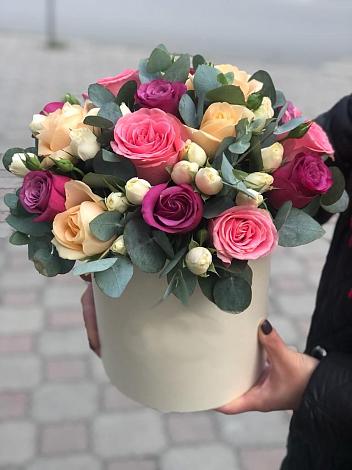 Цветочная композиция из Розы в шляпной коробке в Евсино
