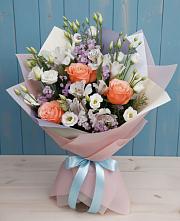 Букет цветов из:  Лизиантусы, Розы, Альстромерии и Гипсофила в Евсино