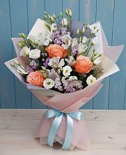 Букет цветов из:  Лизиантусы, Розы, Альстромерии и Гипсофила в Евсино