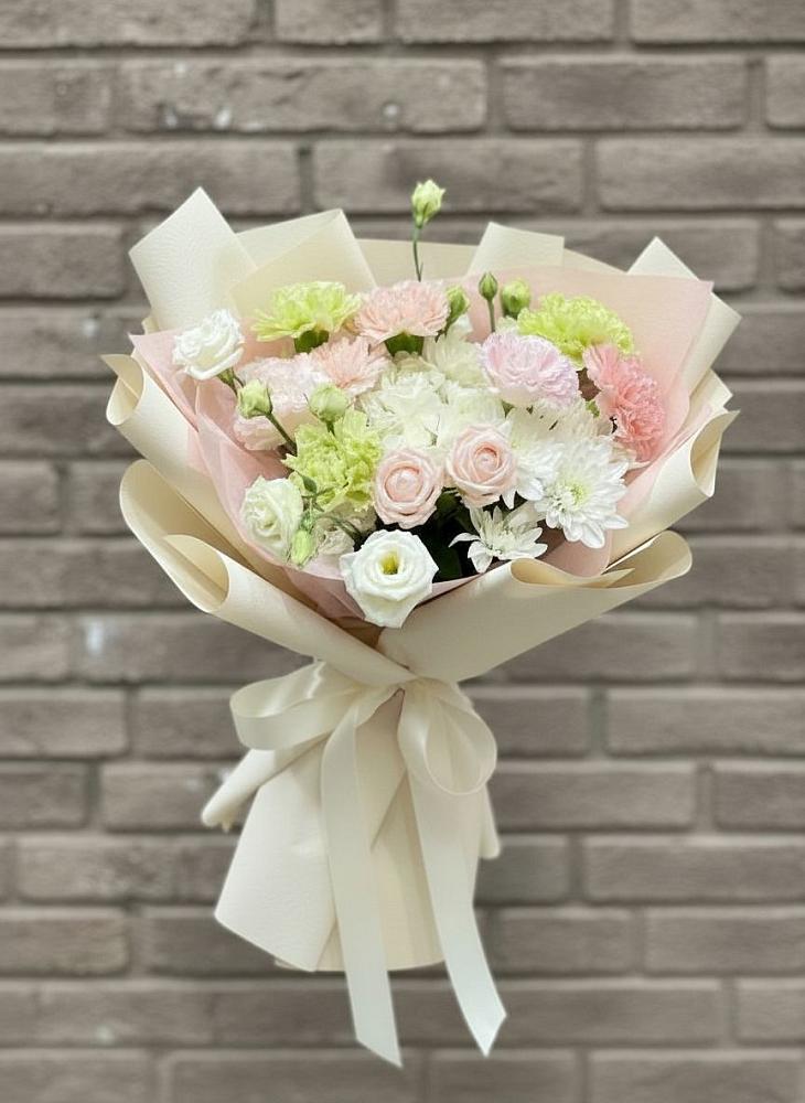 Букет цветов из: Гвоздики, Розы, Лизиантусы и Хризантемы в Евсино