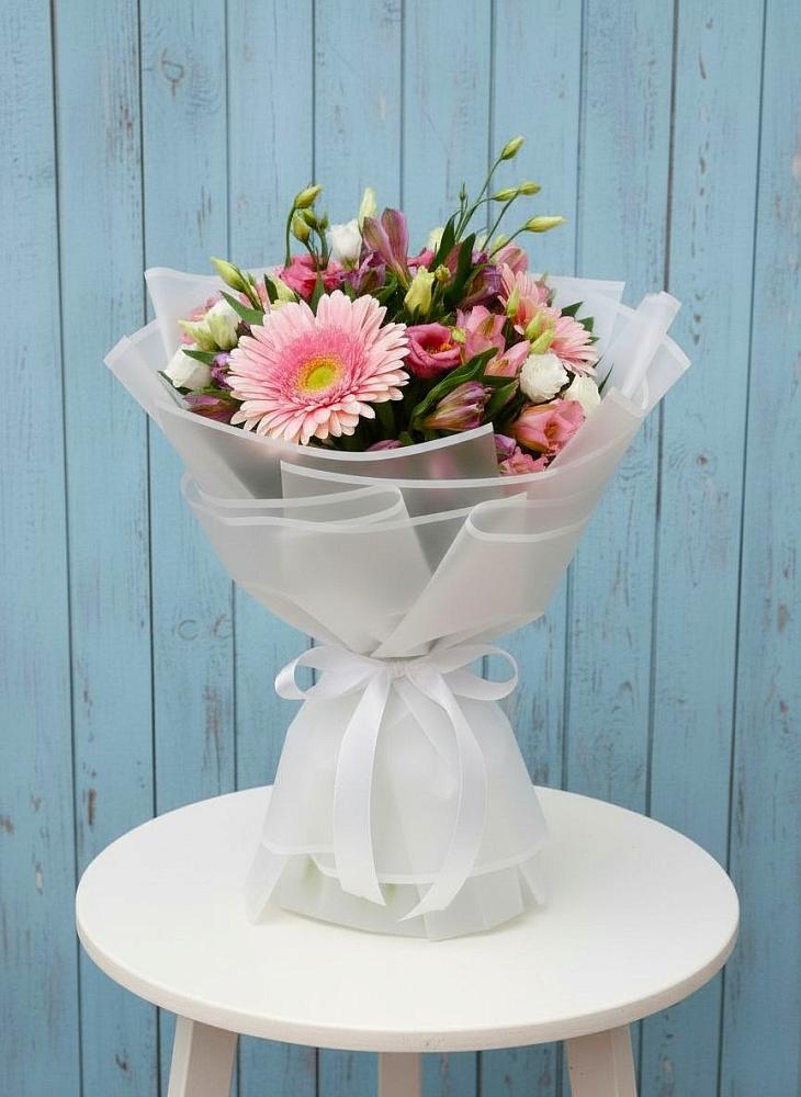 Букет цветов из: Герберы, Альстромерии и Лизиантусы в Евсино