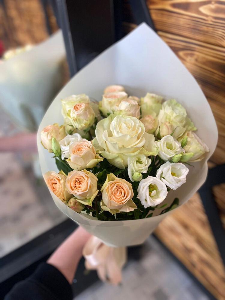 Букет цветов из: Розы и Лизиантусы в Евсино